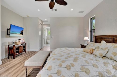 870 8 St, Naples FL 34120-0411 exterior