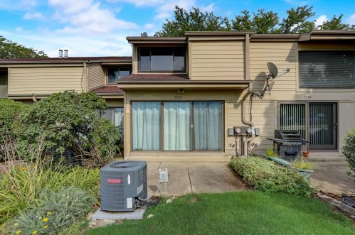 5592 27, Milwaukee WI 53221-4106 exterior