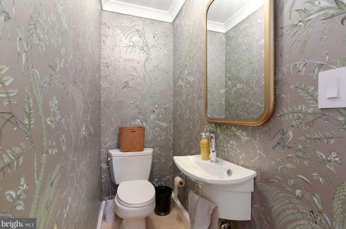 204 Royal St, Alexandria VA  22314-2627 exterior