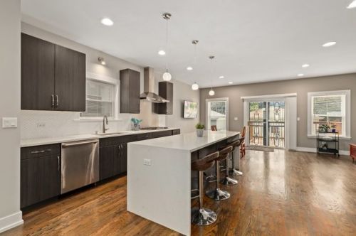 641 Bowen Ave, Chicago IL  60653-2824 exterior