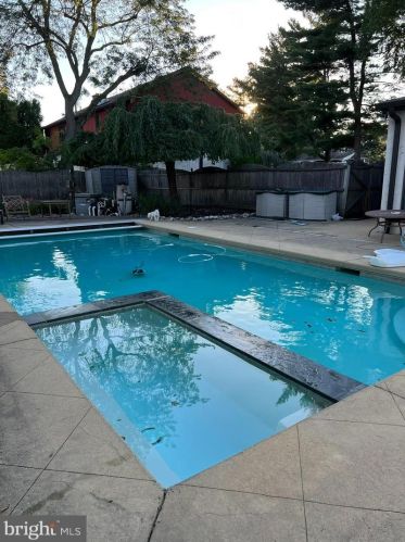 2269 Pne Rd, Huntingdon Valley PA 19006-4028 exterior