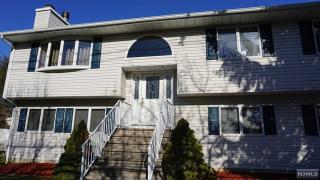 16 Colfax Rd, Wayne NJ  07470-6203 exterior