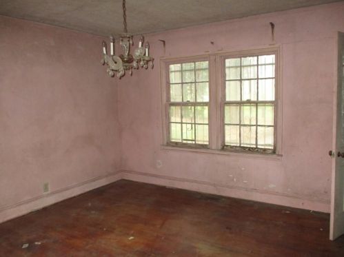 2012 Cascade Rd, Atlanta GA 30311-2828 exterior