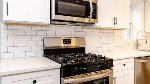 7614 Chappel Ave, Chicago IL 60649-4129 exterior