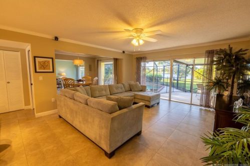 1579 Sunshine Ave, Fort Pierce FL  34952-6011 exterior