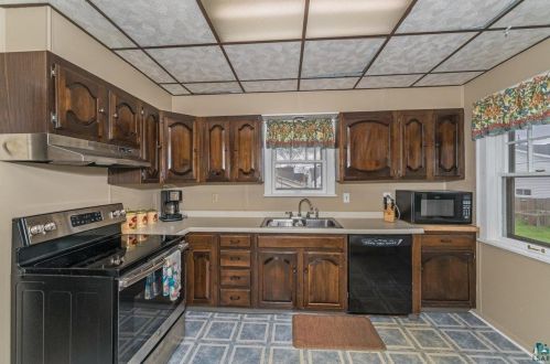 1916 Kent Rd, Duluth MN 55812-1154 exterior