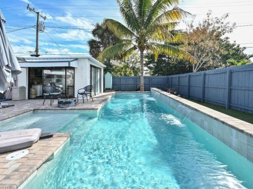 862 97 Ave, Naples FL 34108-2285 exterior