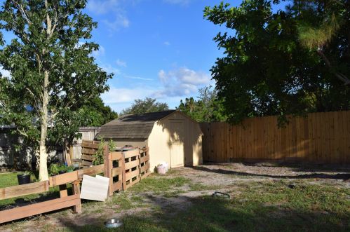 890 Walters Ter, Fort Pierce FL  34983-3987 exterior