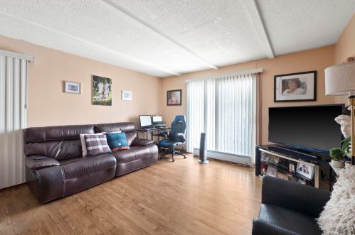 523 44th St, Union City, NJ 07087-2683