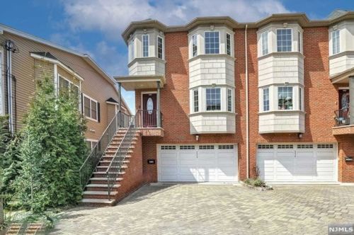 221 10th St, Palisades Park, NJ 07650