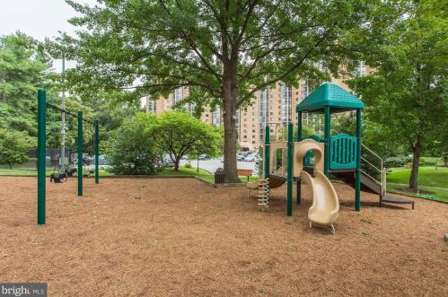 5904 Mount Eagle Dr, Alexandria VA  22303-2534 exterior