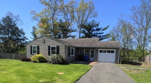 123 Garvey Dr, Springfield, MA 01109-1514