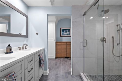 310 16th St, Philadelphia PA  19102-4907 exterior