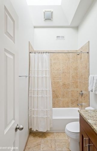 2501 Racine Ave, Chicago IL 60614-2113 exterior