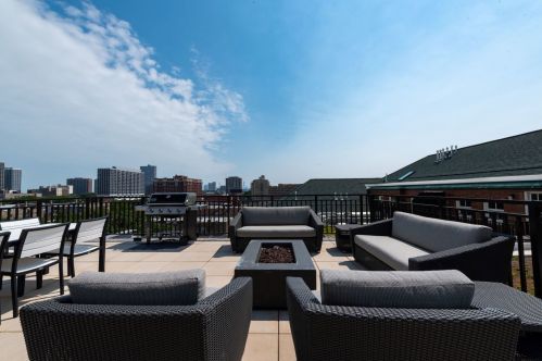 4525 Kenmore Ave, Chicago IL  60640-5696 exterior