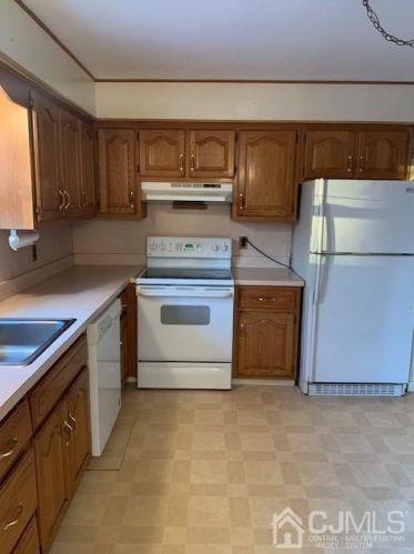 1470 Greenwood Dr, Piscataway NJ 08854-2039 exterior