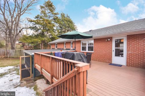 3010 Marl Pat Dr, Alexandria VA 22310-2219 exterior