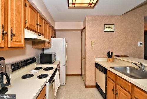 910 Foxmeadow Dr, Limerick PA 19468-1552 exterior