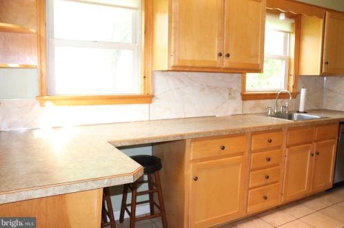 727 Chestnut St, Limerick PA 19468-2117 exterior