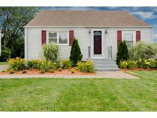 76 Dawn Blvd, Woonsocket, RI 02895-1608