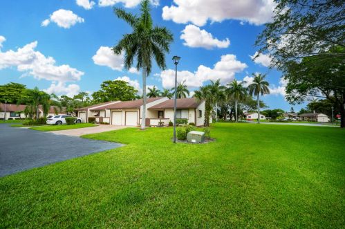 1 Brompton Ln, Boynton Beach, FL 33426-7725