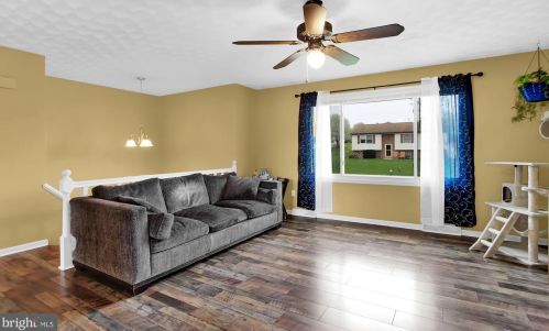 1 Little Knoll Dr, Hanover PA  17331-9280 exterior