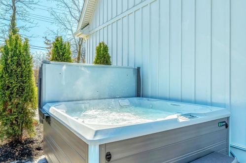 100 Ladue Meadows Ln, Saint Louis MO 63141-7503 exterior