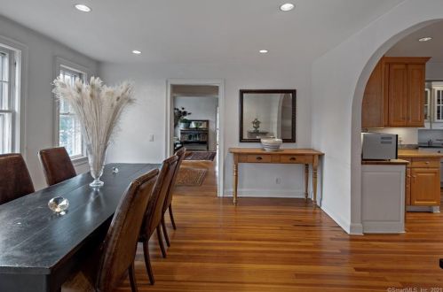 11 Dover Rd, Westport CT 06880-2627 exterior