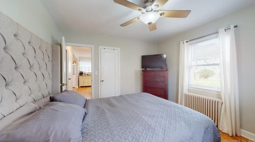 33 Linnmore Dr, Manchester CT  06040-3813 exterior