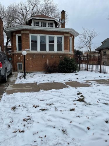 8128 Clyde Ave, Chicago IL  60617-1115 exterior