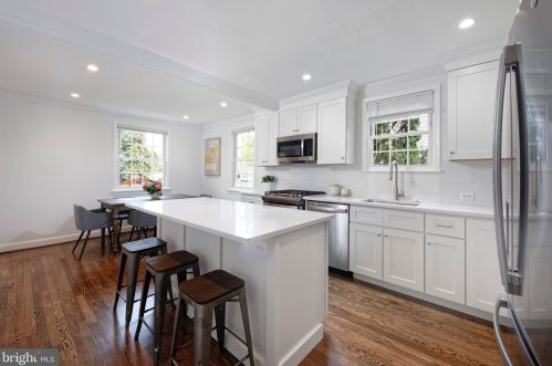 902 Commonwealth Ave, Alexandria VA exterior