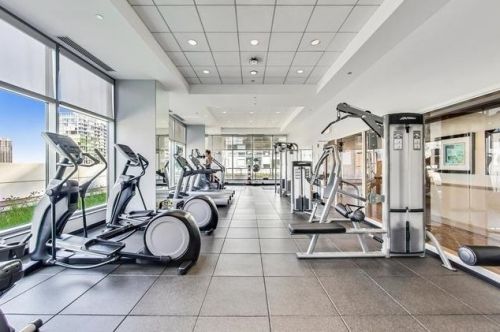 160 Illinois St, Chicago IL  60654-2706 exterior