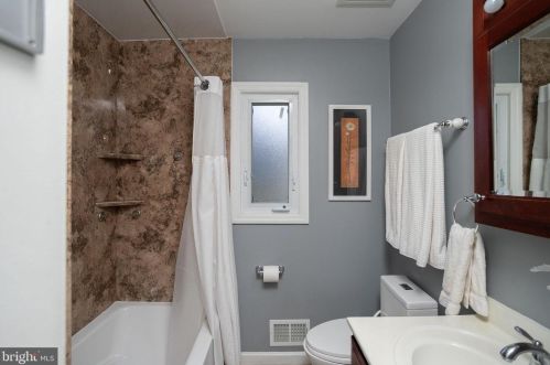 29 Soloff Dr, Trenton NJ 08610-4225 exterior