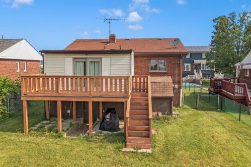 340 Meadowlark Ln, Pittsburgh PA  15122-2527 exterior