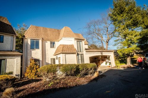 10 Park Gate Dr, Edison NJ 08820-4025 exterior