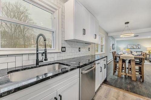 123 Clover St, Windsor CT 06095-3707 exterior