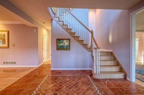 517 Old Orchard Trl, Pittsburgh, PA 15238-1157