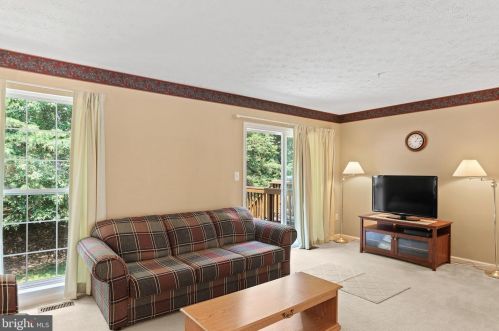 224 Foxtree Dr, Glen Burnie MD 21061-6347 exterior