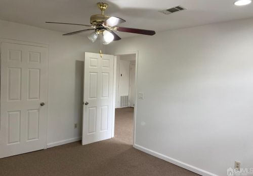 363 College Dr, Edison NJ 08817-5955 exterior