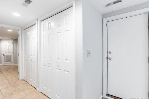 5 Arbor Dr, Norwalk CT 06854-3407 exterior