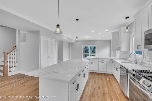 16 John St, Old Bridge NJ 08857-1705 exterior