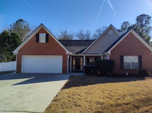 2970 Lenora Springs Dr, Lithonia GA  30039-5211 exterior
