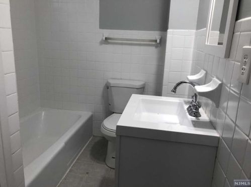 26 Garfield Ave, Outwater NJ  07026-1310 exterior