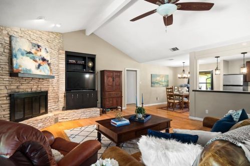 8709 Collingwood Dr, Austin TX 78748-5204 exterior