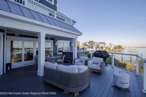 670 Little Silver Point Rd, Little Silver NJ  07739-1737 exterior