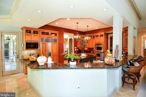 11300 Glen Rd, Rockville MD 20854-1849 exterior