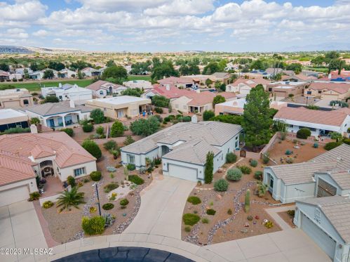 594 Mickelson Ln, Green Valley AZ 85614-5749 exterior