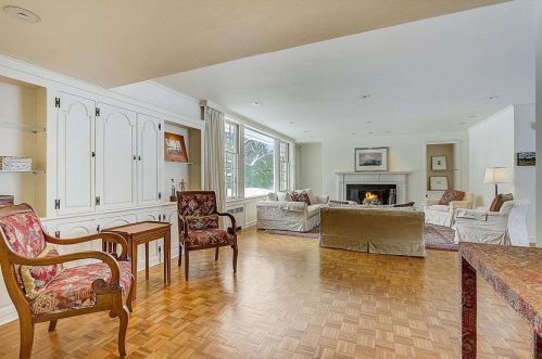 8415 Pelican Ln, Milwaukee WI 53217-2060 exterior