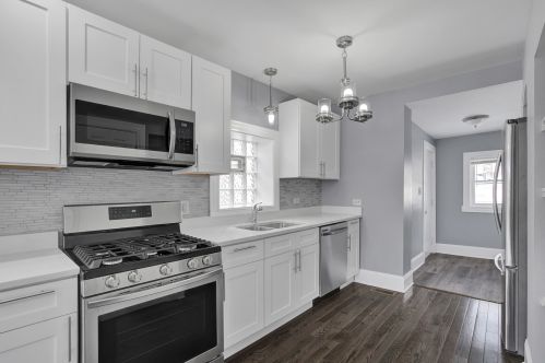 8232 Ridgeland Ave, Chicago IL  60617-1744 exterior