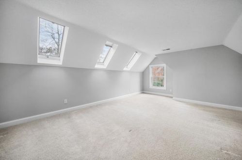 10 Azalea Ln, Ellington CT  06029-3063 exterior